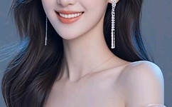 女孩迈开腿让男孩给她打扑克